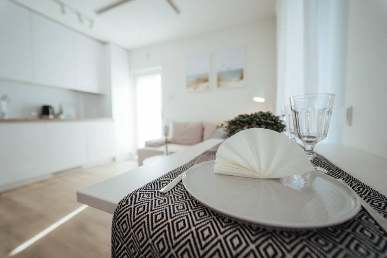 No.1 Apartment In Palanga, Vaivorykstes Apartment Exteriör bild
